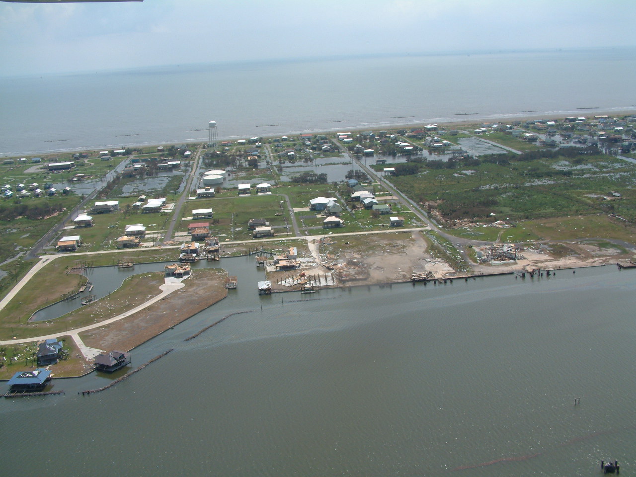 lacoast.gov /aerial_data/2005_nwrc_aerial/Katrina/Katrina 083005